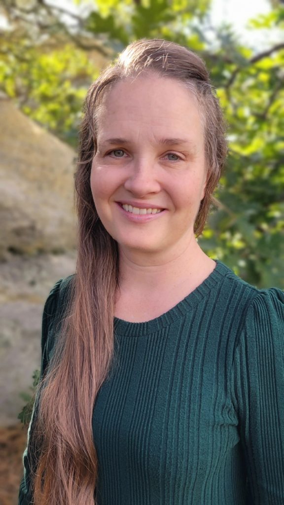 Headshot of Brenda Juarez outside
